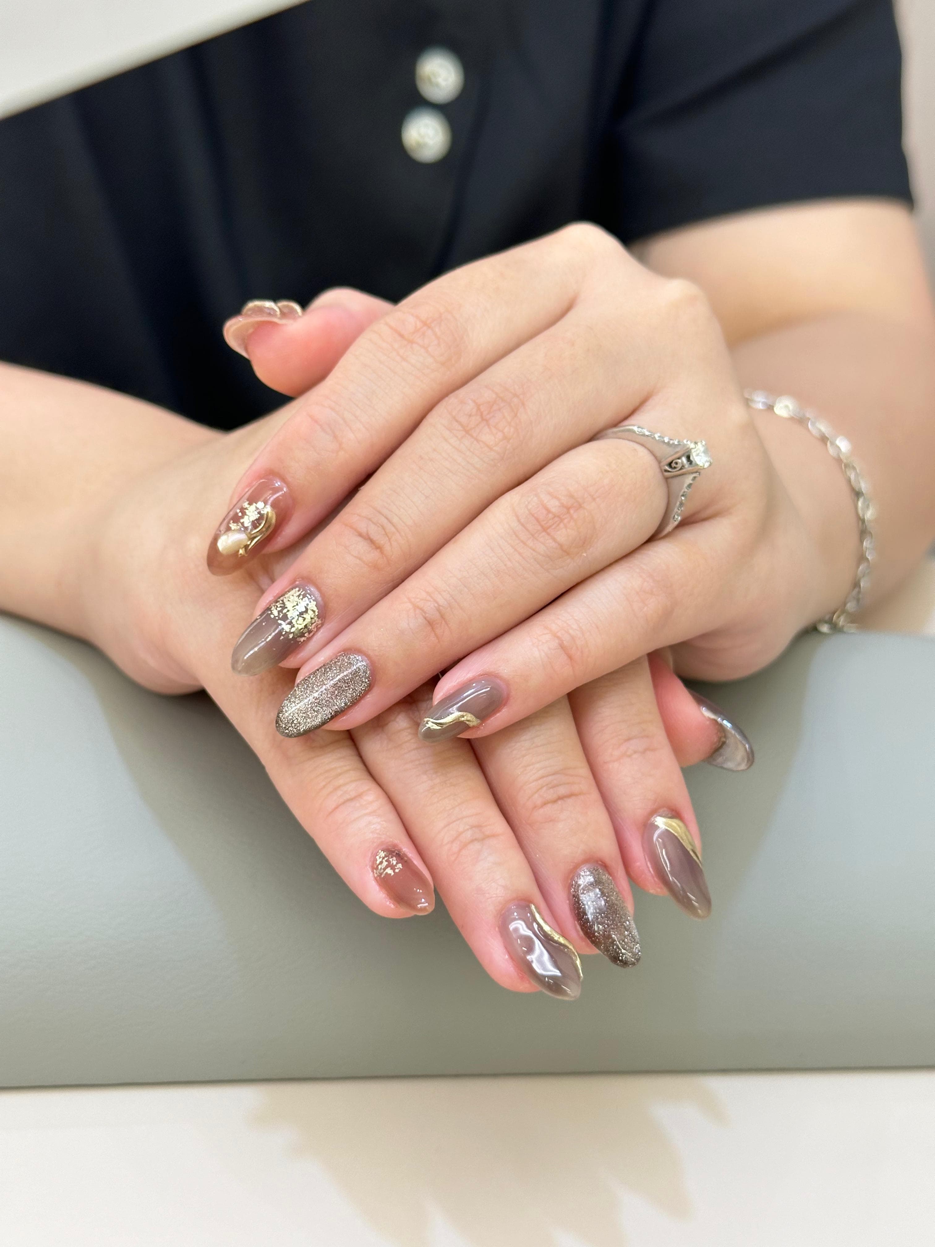 Mixed metallic nail art
